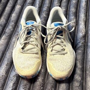 New Balance Athletic Shoes in Cream and Blue